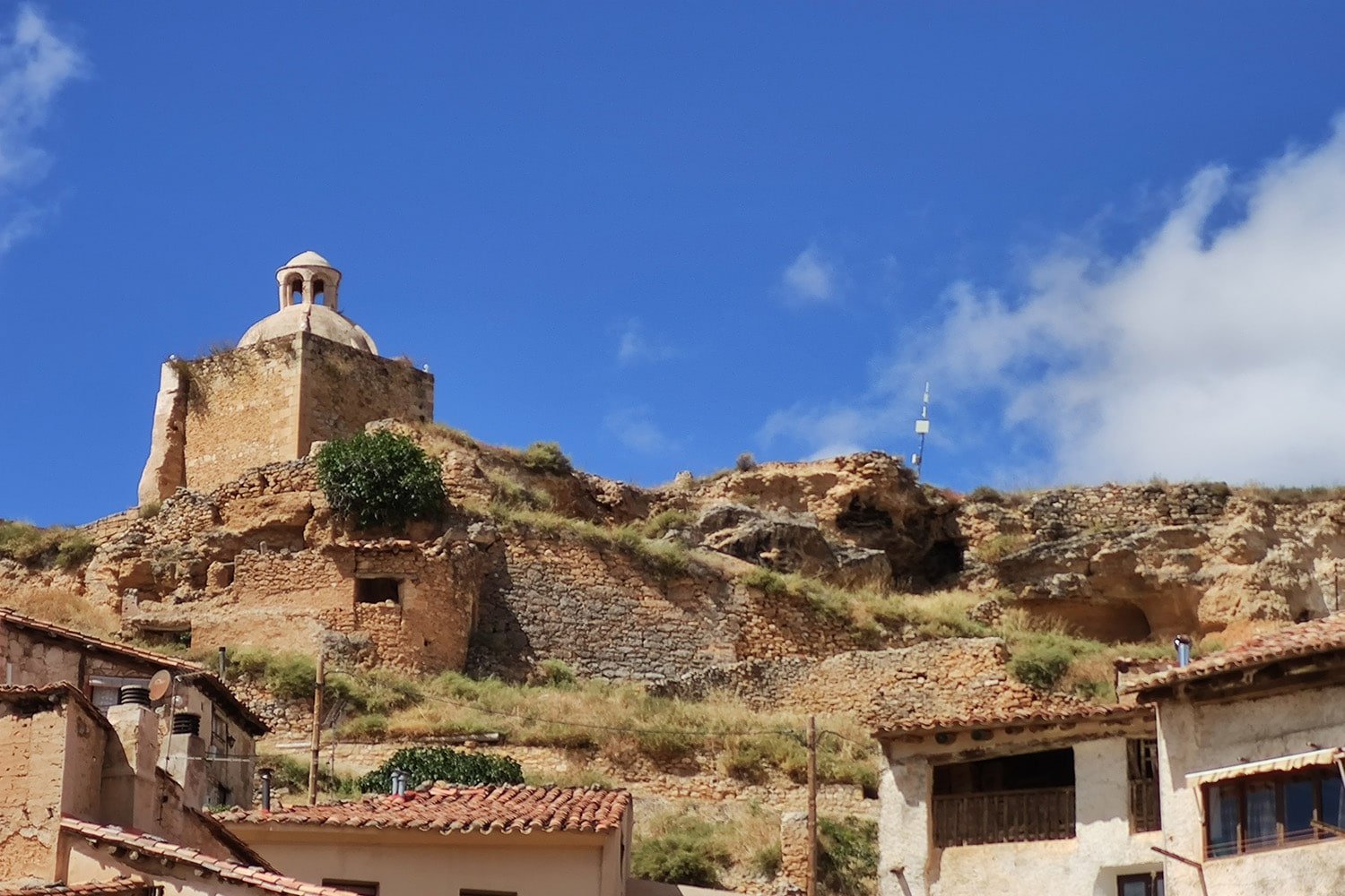 Castillo y Ermita de los Pueyos