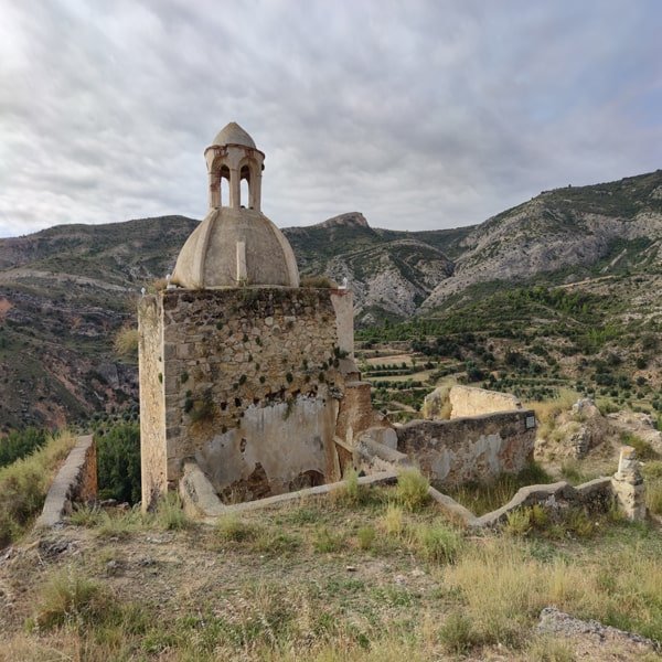 Castillo y Ermita de los Pueyos